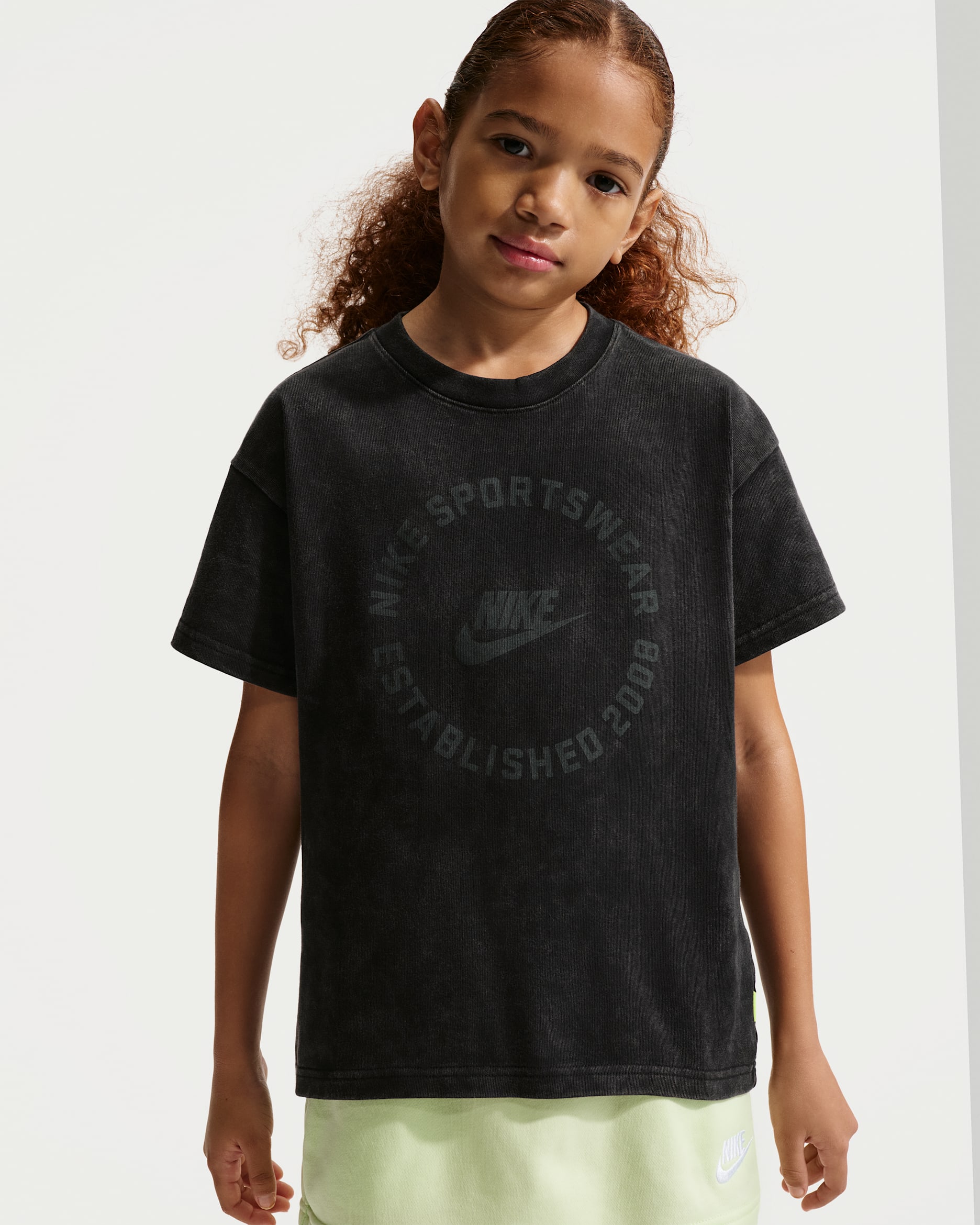 Nike Sportswear Older Kids' T-Shirt. Nike SI